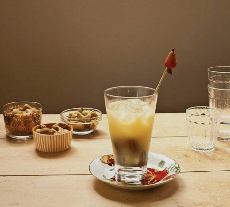 O Caju amigo é um clássico de São Paulo e é feito a base de Gin e suco de caju. Drink Caju amigo