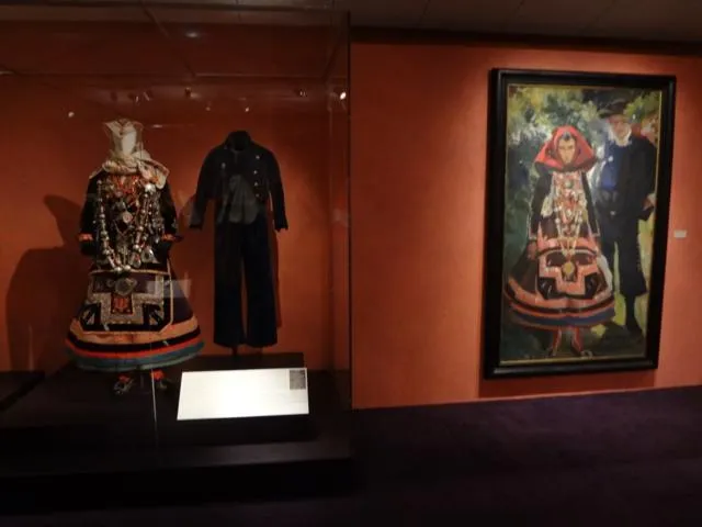 Glory of Spanish Dress (7)