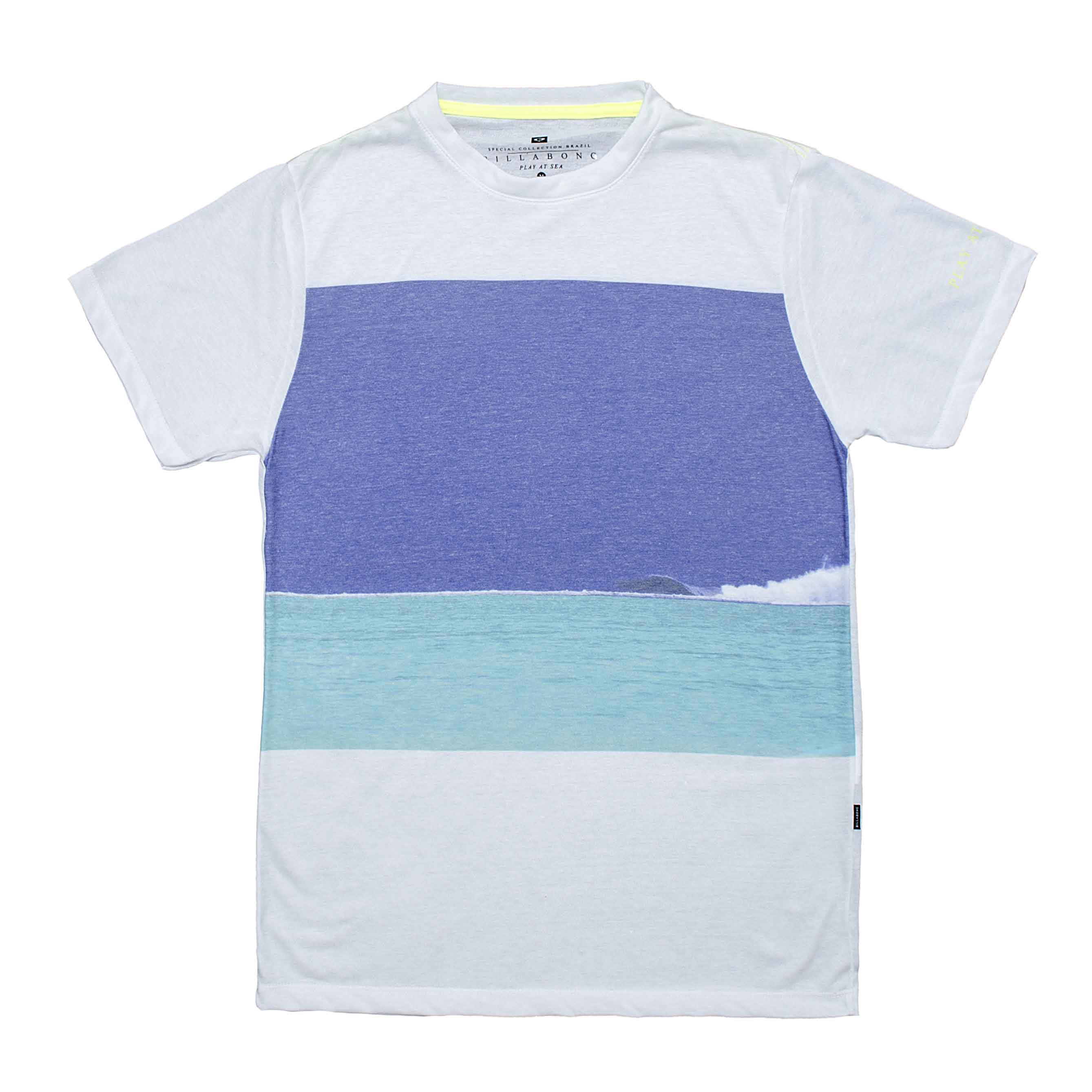 Camiseta com estampa de praia.
