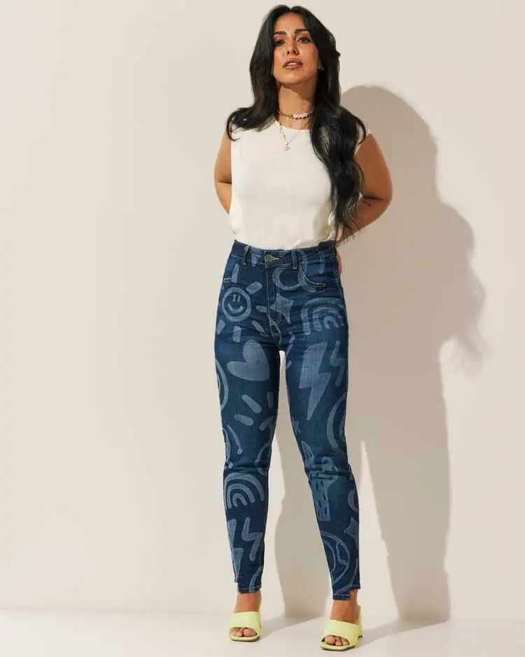 Jade Seba exibindo sua calça da coleção com Malwee e Lycra Jade Seba apresenta sua coleção-capsula com Malwee e Lycra (Fonte: Divulgação)