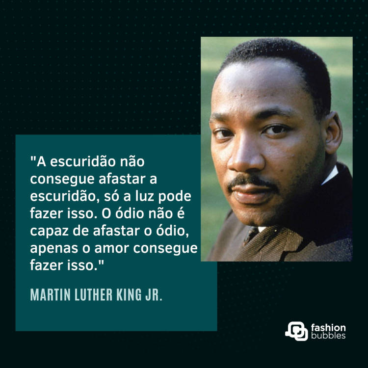 Cartão virtual verde com foto de Martin Luther King Jr e frase ""A escuridão não consegue afastar a escuridão, só a luz pode fazer isso. O ódio não é capaz de afastar o ódio, apenas o amor consegue fazer isso." (Martin Luther King Jr.)