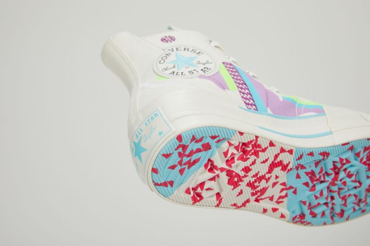 tênis da coleção de Carnaval da Converse