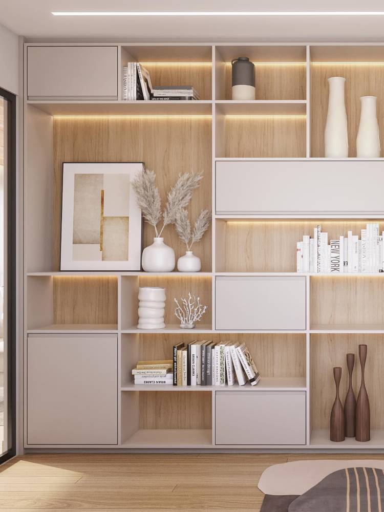 Estante clean com nichos abertos e fechados, com quadros, vasos de planta, livros e outros itens decorativos. 