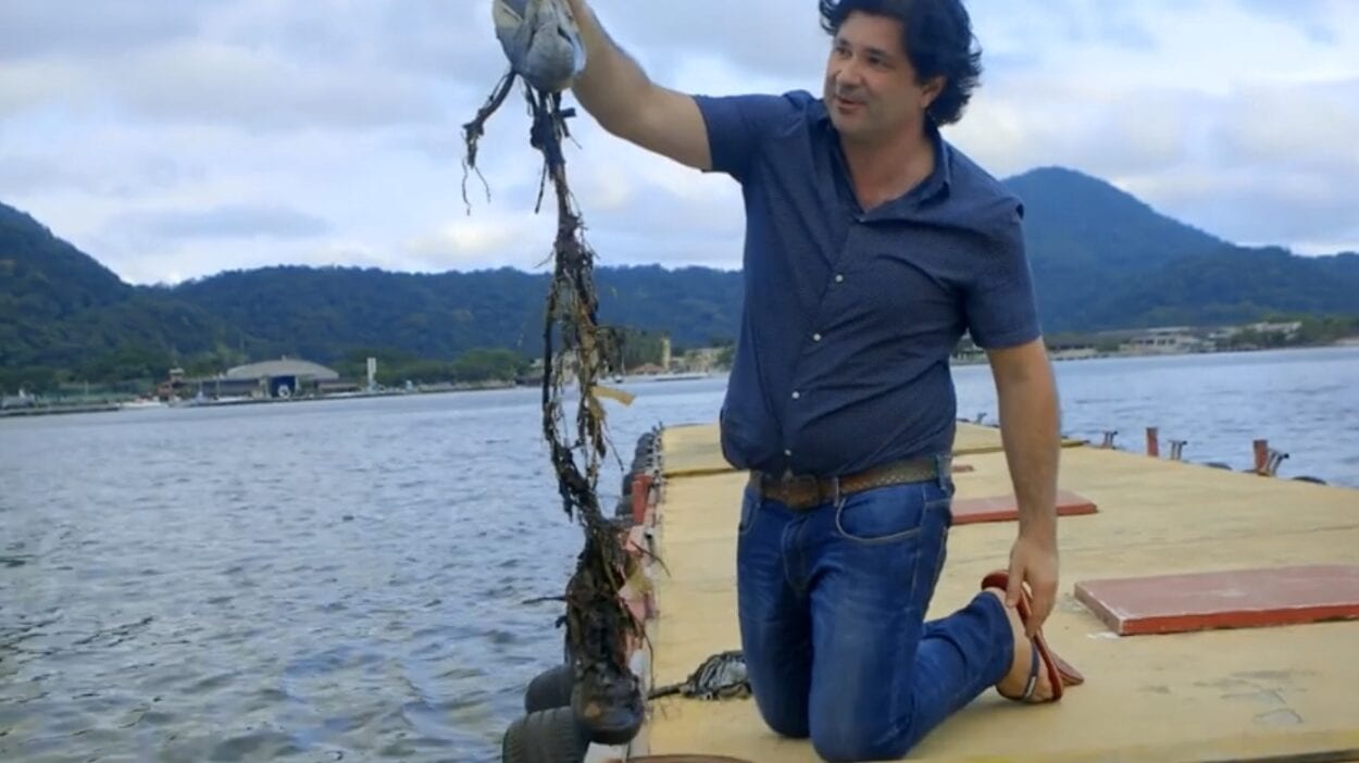 Arthur Caliman no Porto de São Vicente com Karina