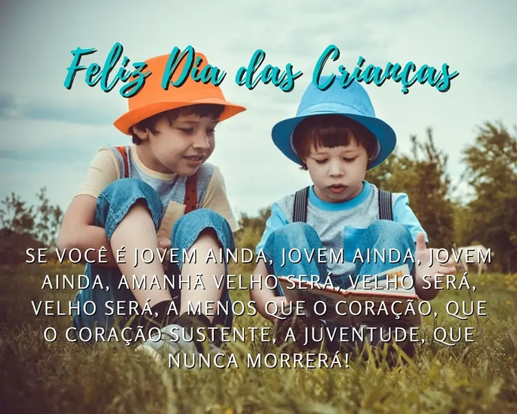 Dois meninos lendo no gramado e frase "Se você é jovem ainda, jovem ainda, jovem ainda, amanhã velho será, velho será, velho será, a menos que o coração, que o coração sustente, a juventude, que nunca morrerá!"