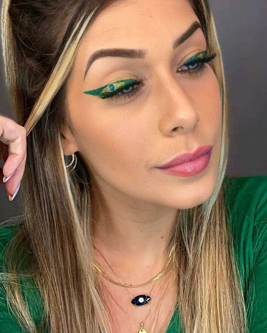 Foto de Delineado discreto com a bandeira do Brasil