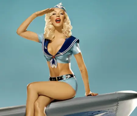 Christina Aguilera em estilo pin-up no clipe "Candymen". Christina Aguilera em estilo pin-up no clipe "Candymen".