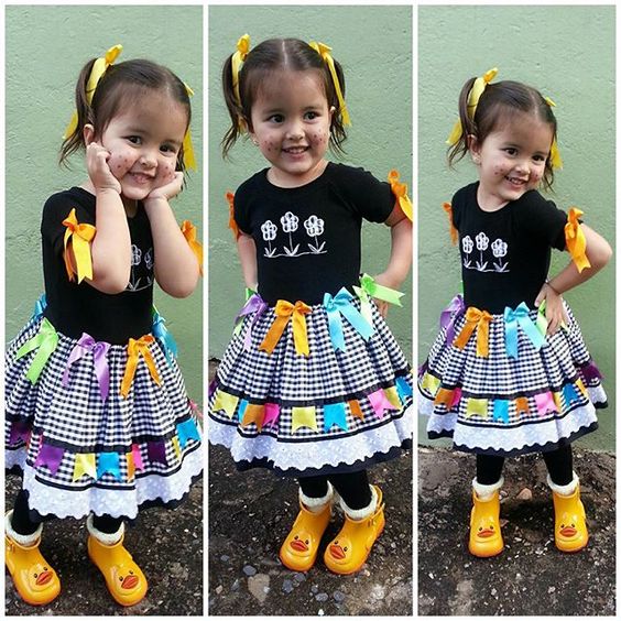 3 fotos de menina com saia xadrez de festa junina e botas de patinho
