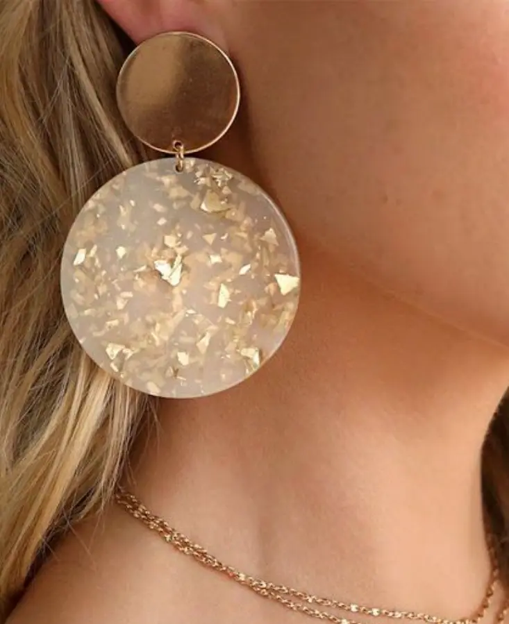 Brinco de resina com glitter em floco