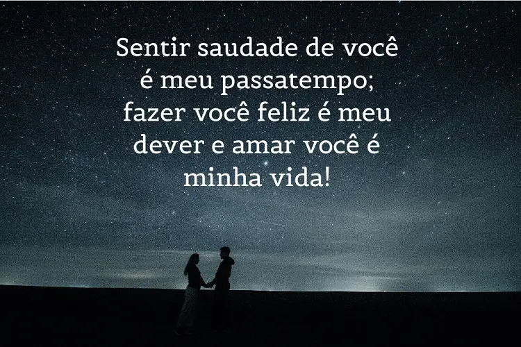 Sombra de casal, céu estrelado e frase: Sentir saudade de você é meu passatempo; fazer você feliz é meu dever e amar você é minha vida!