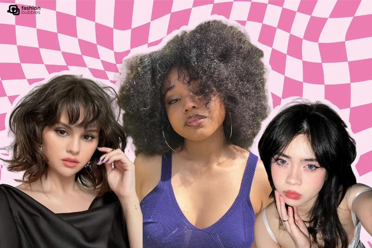 Montagem com foto de Selena Gomez, de outra mulher preta com cabelo crespo + de outra mulher oriental, em fundo quadriculado pink e rosa claro