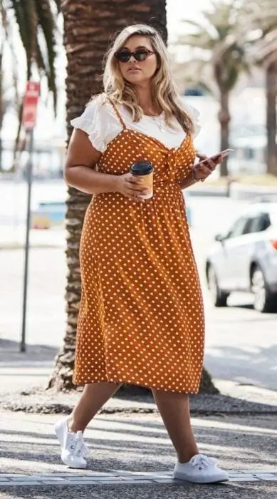 Vestido mostarda de bolinhas ( pois) - Sou plus size