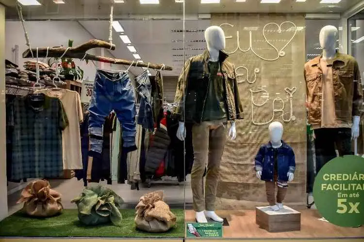 Vitrine com elementos naturais criativa para Dia dos Pais