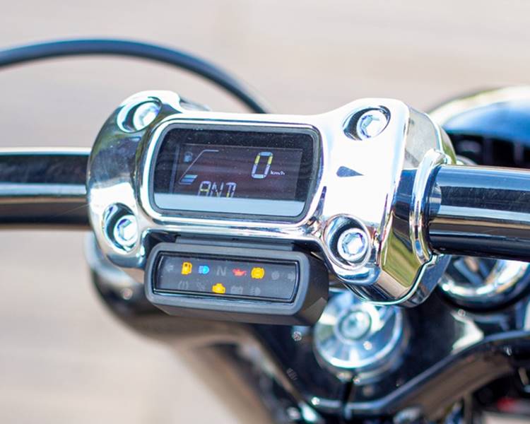 Chopper moderna da Harley Davidson do Brasil. Foto de motocicleta da Harley Davidson do Brasil.