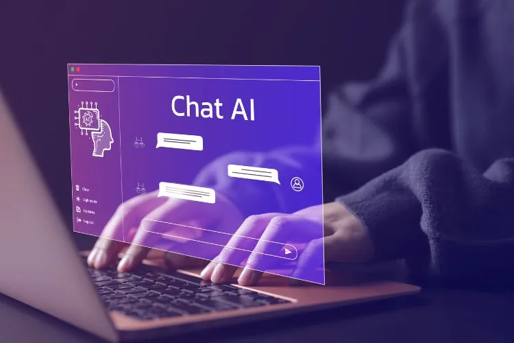 A imagem mostra um laptop com uma interface digital projetada acima do teclado, exibindo a frase "Chat AI". As mãos de uma pessoa estão digitando prompt no laptop. A interface tem um design futurista com ícones de diálogo, sugerindo uma interação com inteligência artificial. O fundo é escuro, destacando o brilho da interface.


