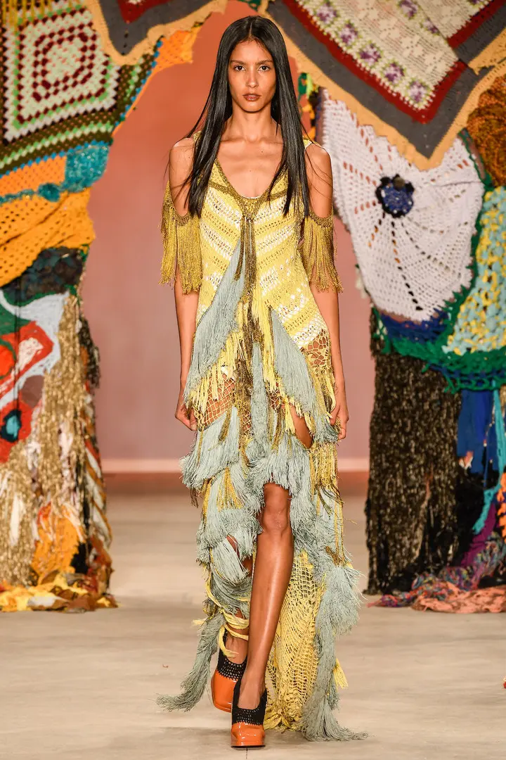 Vestido crochê com franja