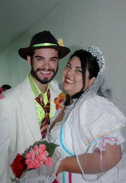 Noivos de festa junina