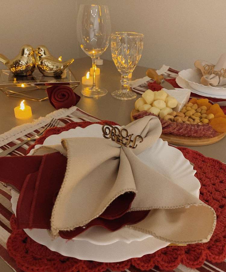Mesa posta de Dia dos Namorados