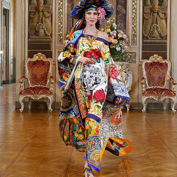 Look trabalhado com mix de estampas de lenço e kimono - Dolce & Gabbana Virtual Look trabalhado com mix de estampas de lenço e kimono - Dolce & Gabbana Virtual