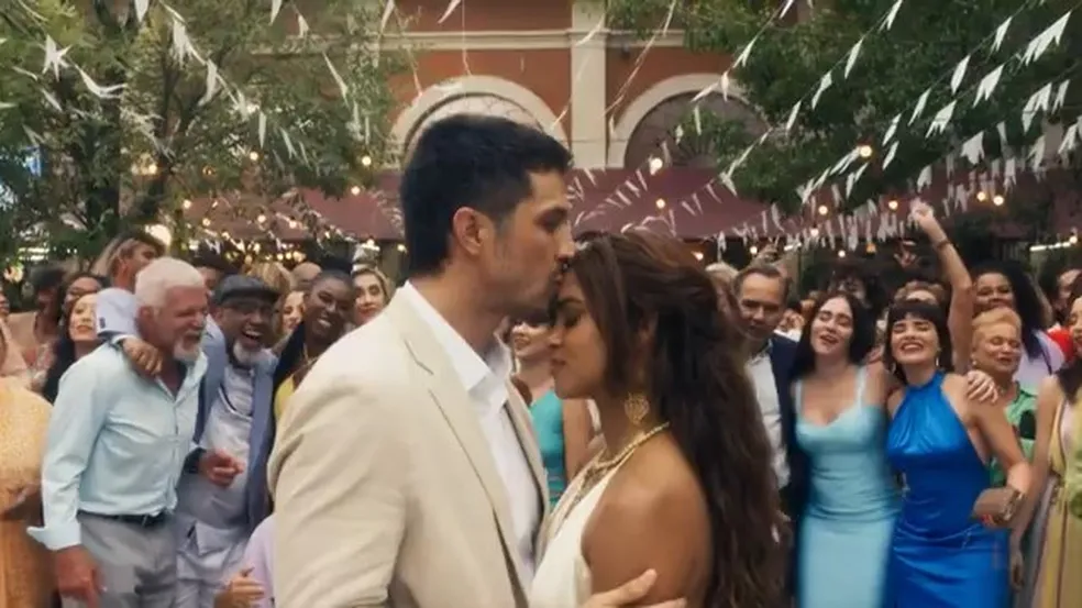 Brisa e Oto se casando no final de Travessia