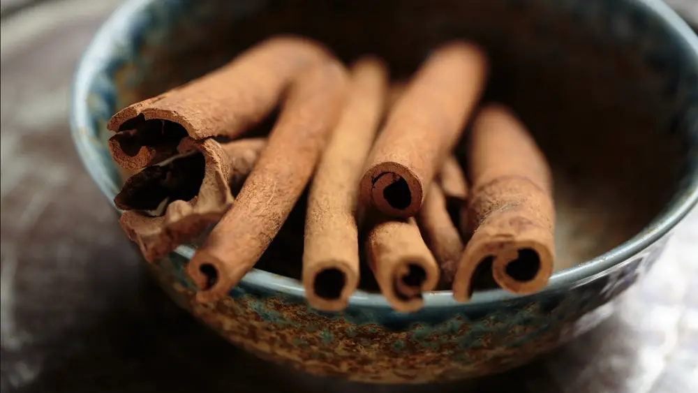 canela na tigela
