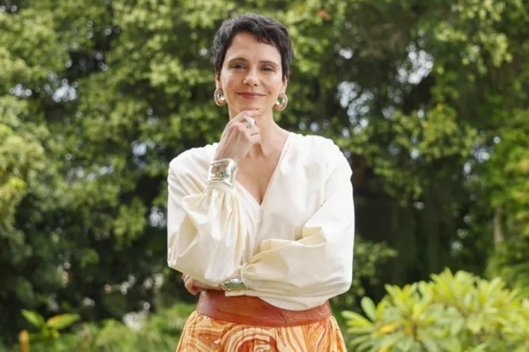 Foto de Malu Galli no papel de Celina Junqueira