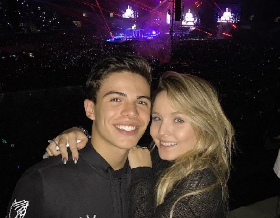 Thomaz Costa e Larissa Manoela