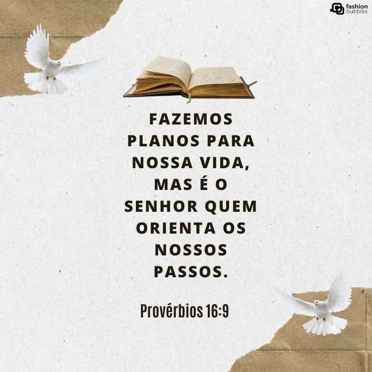 Montagem com bíblia e Espírito Santo com fundo off white. Ao centro, há a frase "Fazemos planos para nossa vida, mas é o Senhor quem orienta os nossos passos.".
