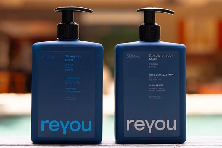 Foto de shampoo e condicionador multi da marca reyou®, fundada por Cauã Reymond
