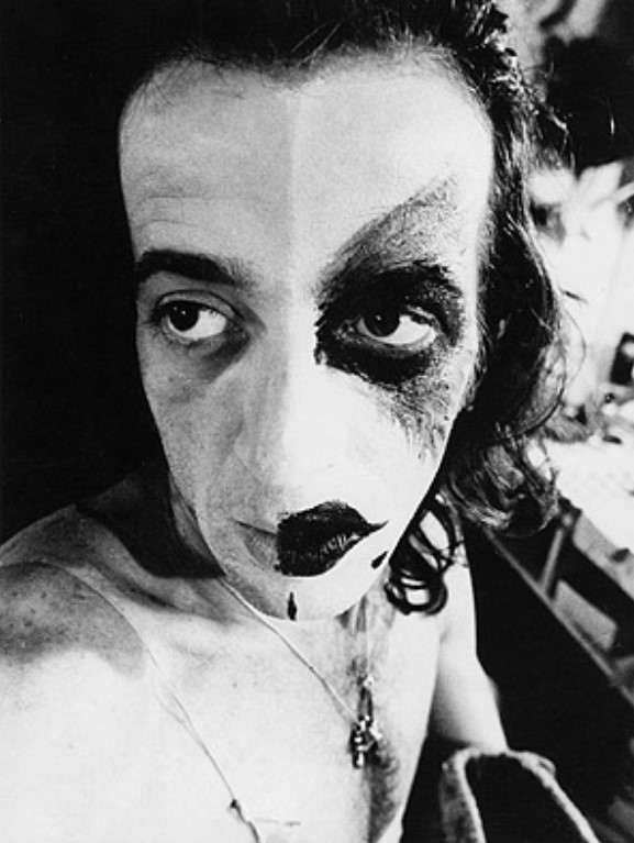 Foto de Cláudio Gaya em 1974 de Madalena Schwartz.