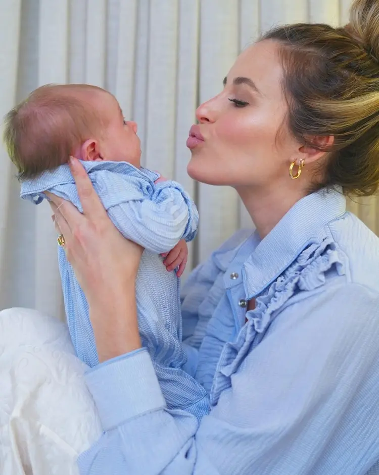 Lorena Carvalho e filho.
