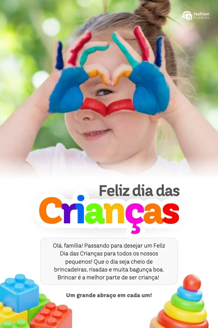 A imagem mostra uma criança sorrindo com as mãos pintadas de cores primárias, formando um coração em frente aos olhos. O cartão celebra o Dia das Crianças com a frase "Feliz dia das Crianças", desejando brincadeiras e alegria.
