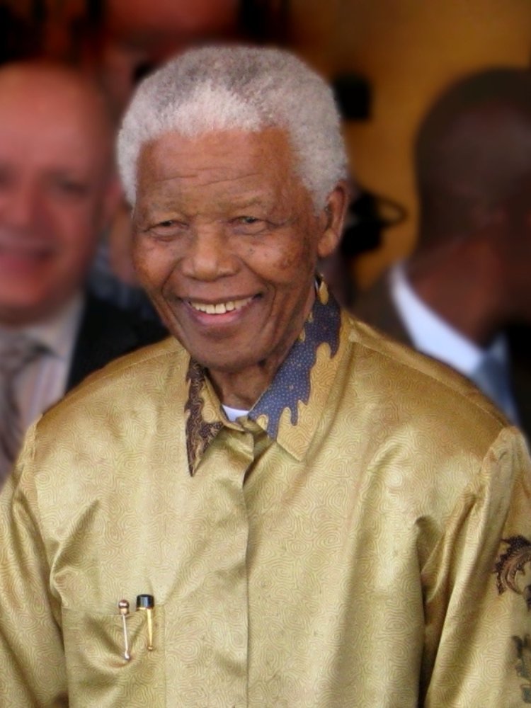 Foto de Nelson Mandela de roupa dourada