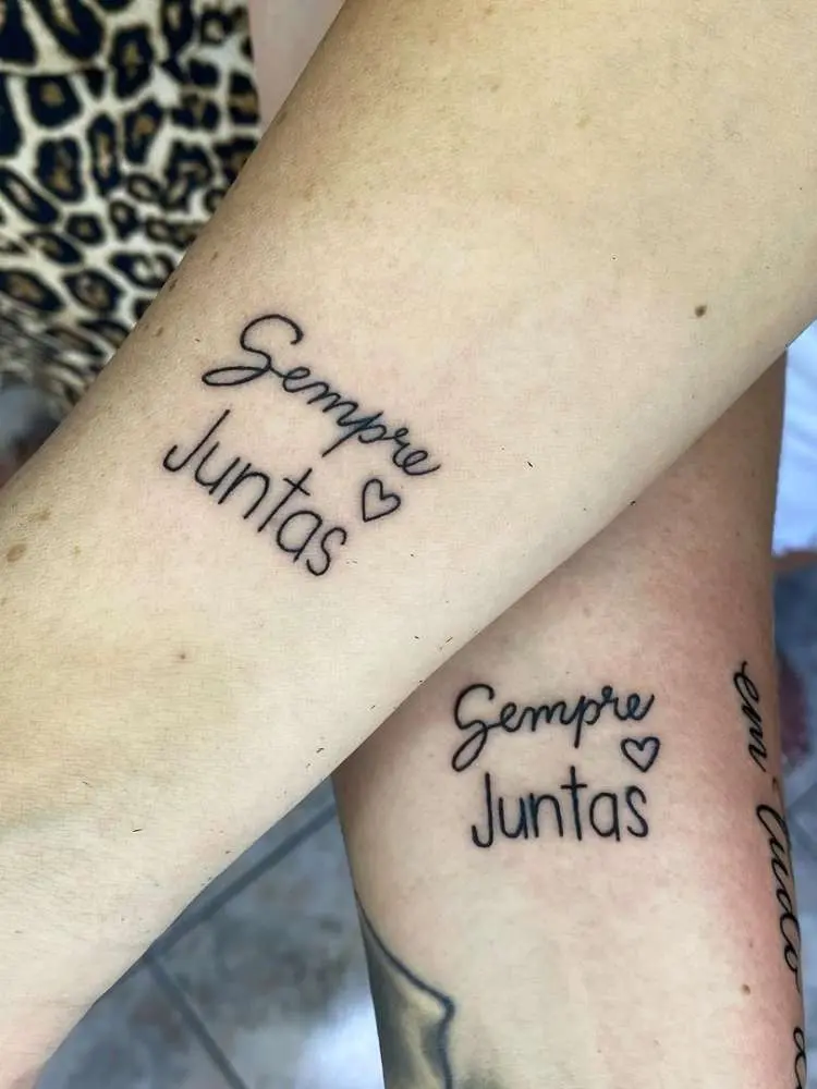 Opção de tatuagem de amigas