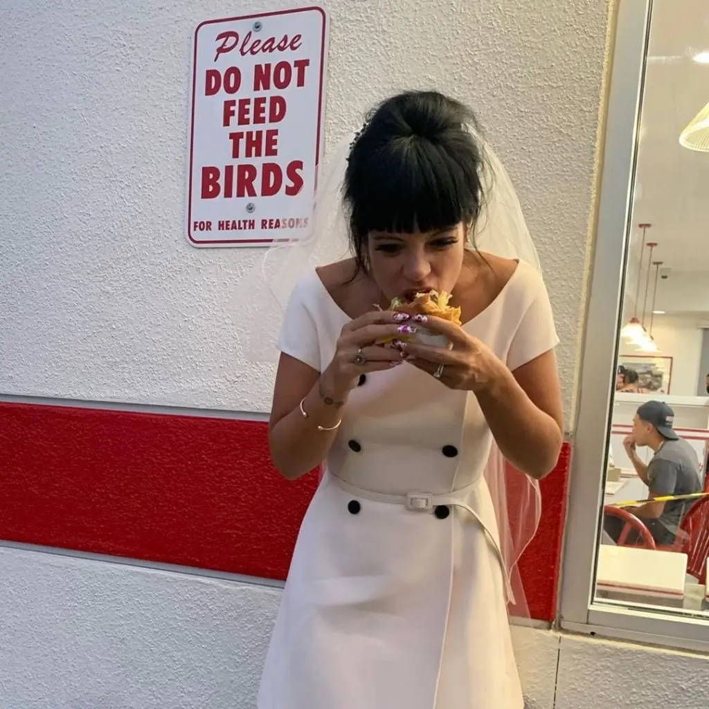 Lily Allen se casa em Las Vegas 