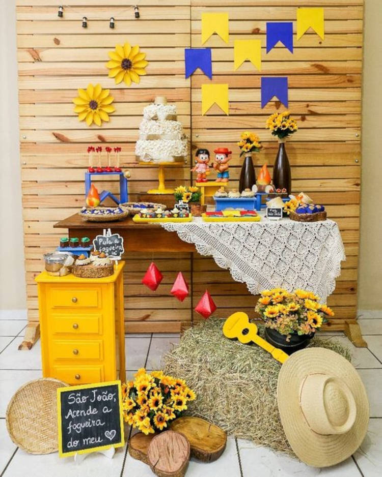 Decoração junina simples.