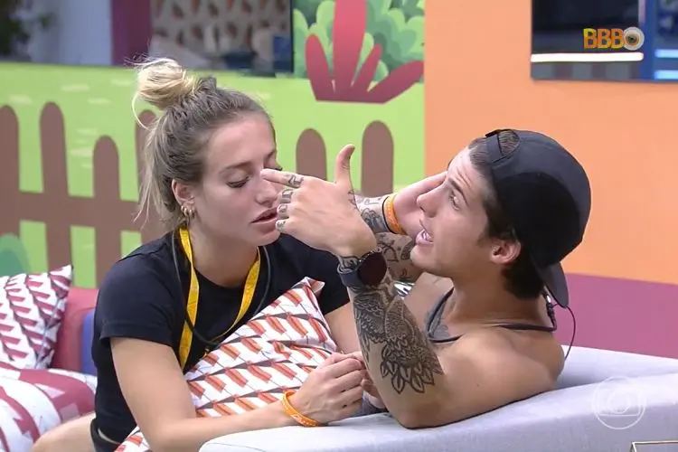 Bruna e Gabriel do BBB 23 discutindo.