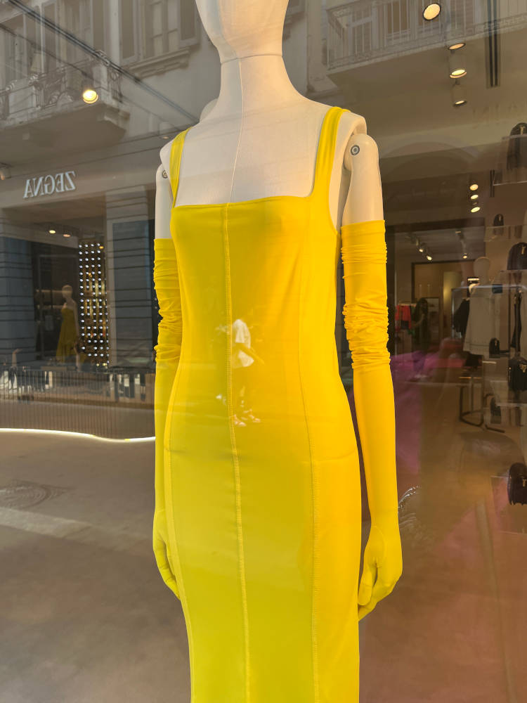 Vitrine Pinko em Milão para o Verão 2023