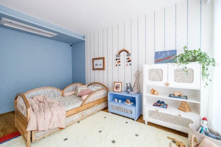 Quarto de criança azul e branco 