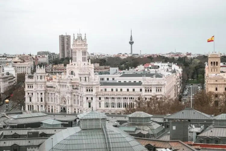 foto de pontos turísticos de Madrid, na Espanha, onde se fala espanhol