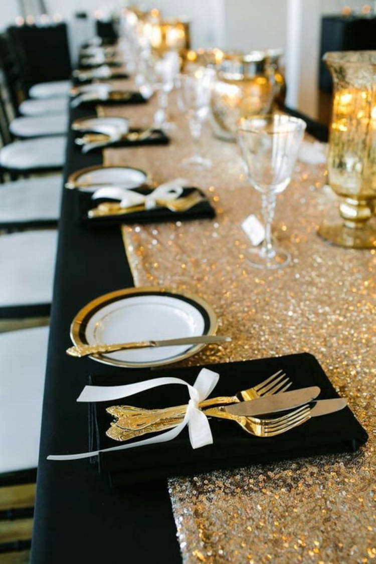 Decoração de ano novo preto e dourado.