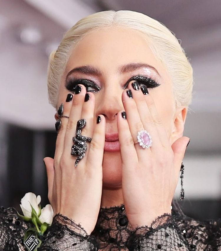 Aliança de pedido de casamento da Lay Gaga