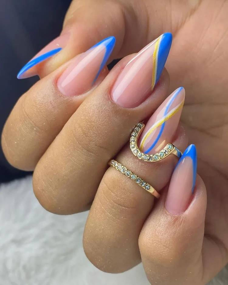 Unha Stiletto Rosada com francesinha azul e ondas Branco Dourado e azul