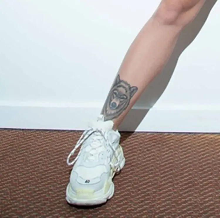 Foto da tatuagem de loba da Cleo Pires.