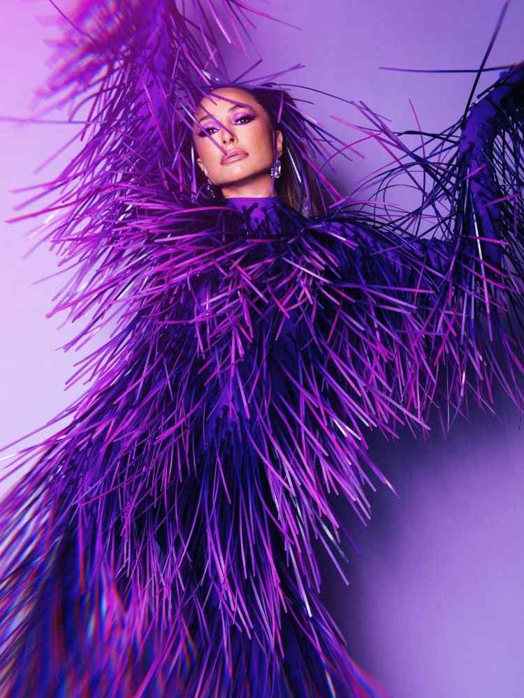 Look roxo de Sabrina Sato no Carnaval 2023 assinado por Victoria Ruiz
