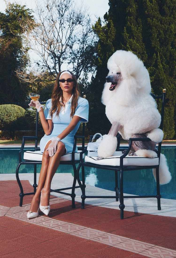 Foto de modelo usando scarpin slingback off white da coleção de Verão 26 Corello Summer Bloom