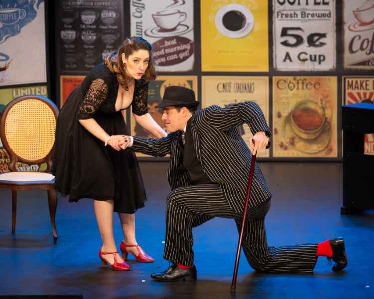 Ator Claudio Lins e atriz Mariana Gallindo.