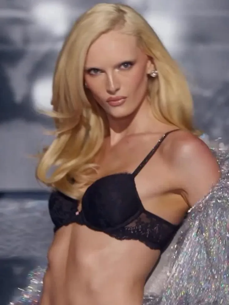 Alex Consani, uma das modelos do Victoria’s Secret Fashion Show 2025