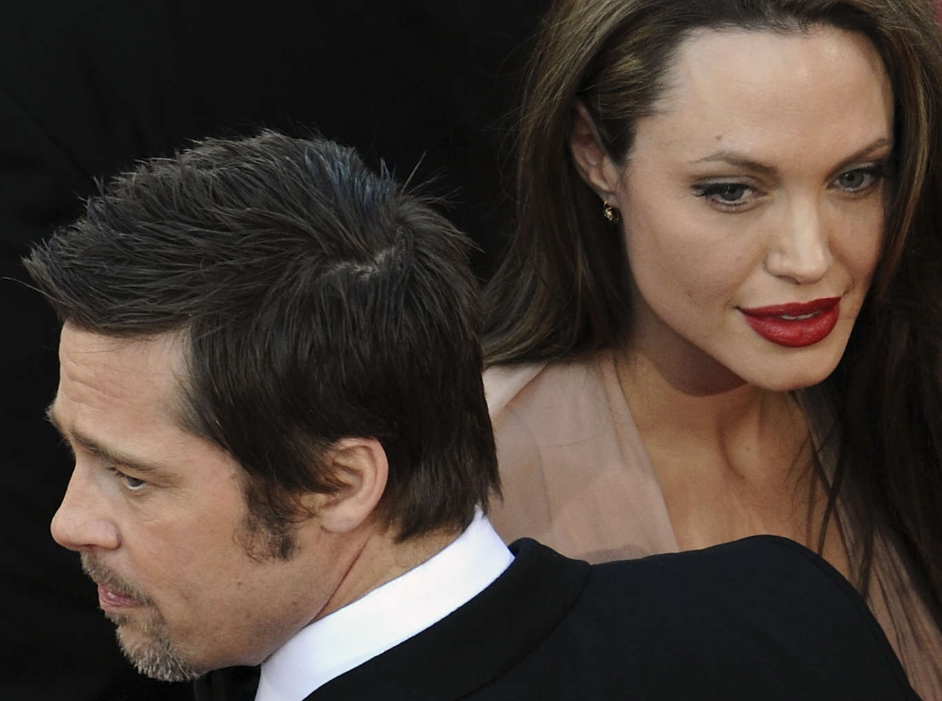 Angelina Jolie e Brad Pitt - O casal de atores causou comoção nos fãs ao anunciar a separação. 
