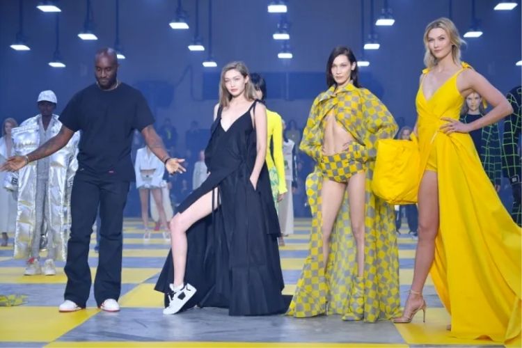 Virgil Abloh, Gigi Hadid, Bella Hadid e Karlie Kloss Virgil Abloh, Gigi Hadid, Bella Hadid e Karlie Kloss